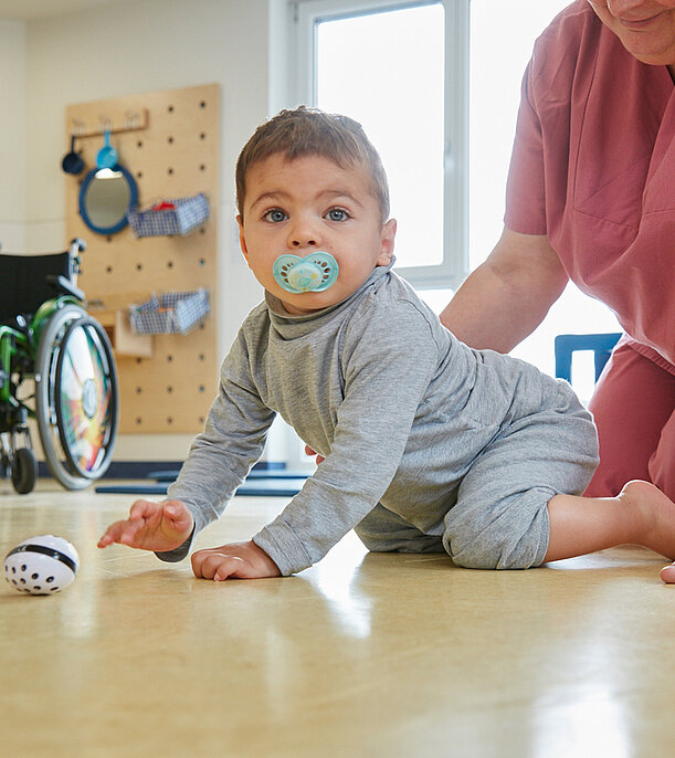 Phsyiotherapie Kinderklinik Schömberg: Motorische Probleme verringern, um Teilhabe zu erweitern