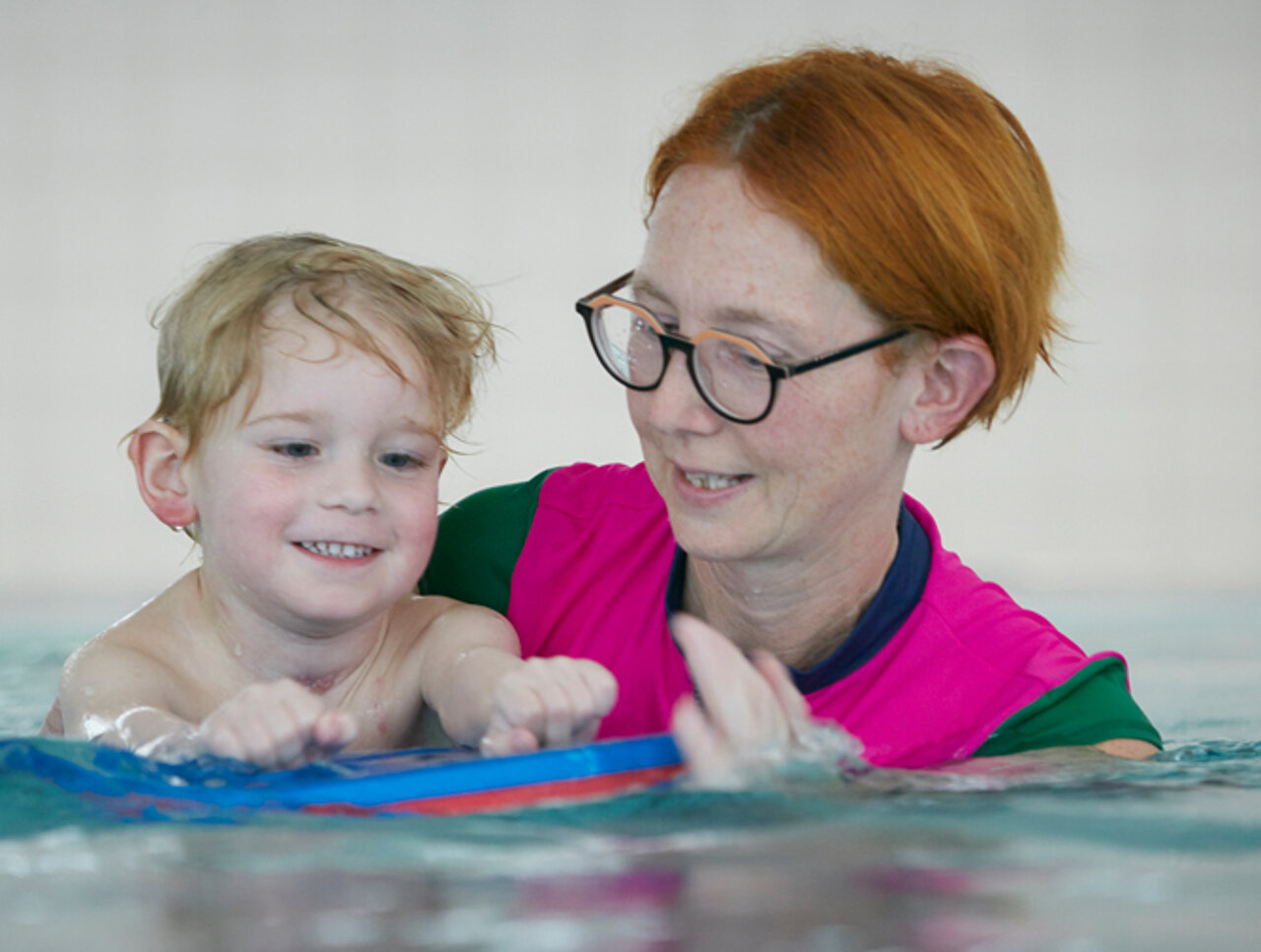 Picture: A small child with its therapist relaxes and moves in the warm water