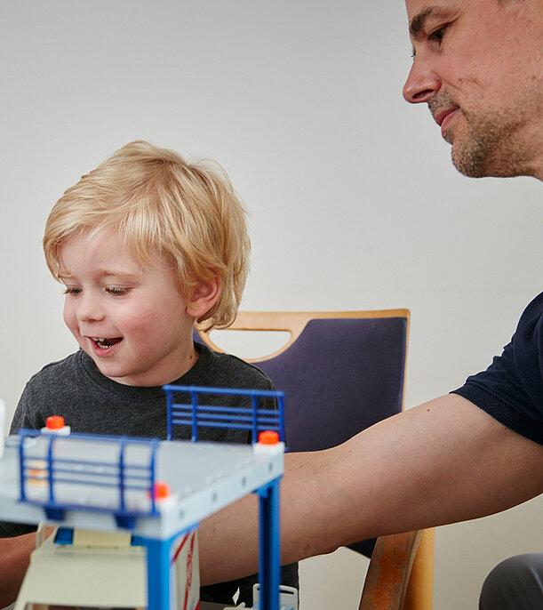 Targeted individual support Picture: The patient is individually supported by the psychologist